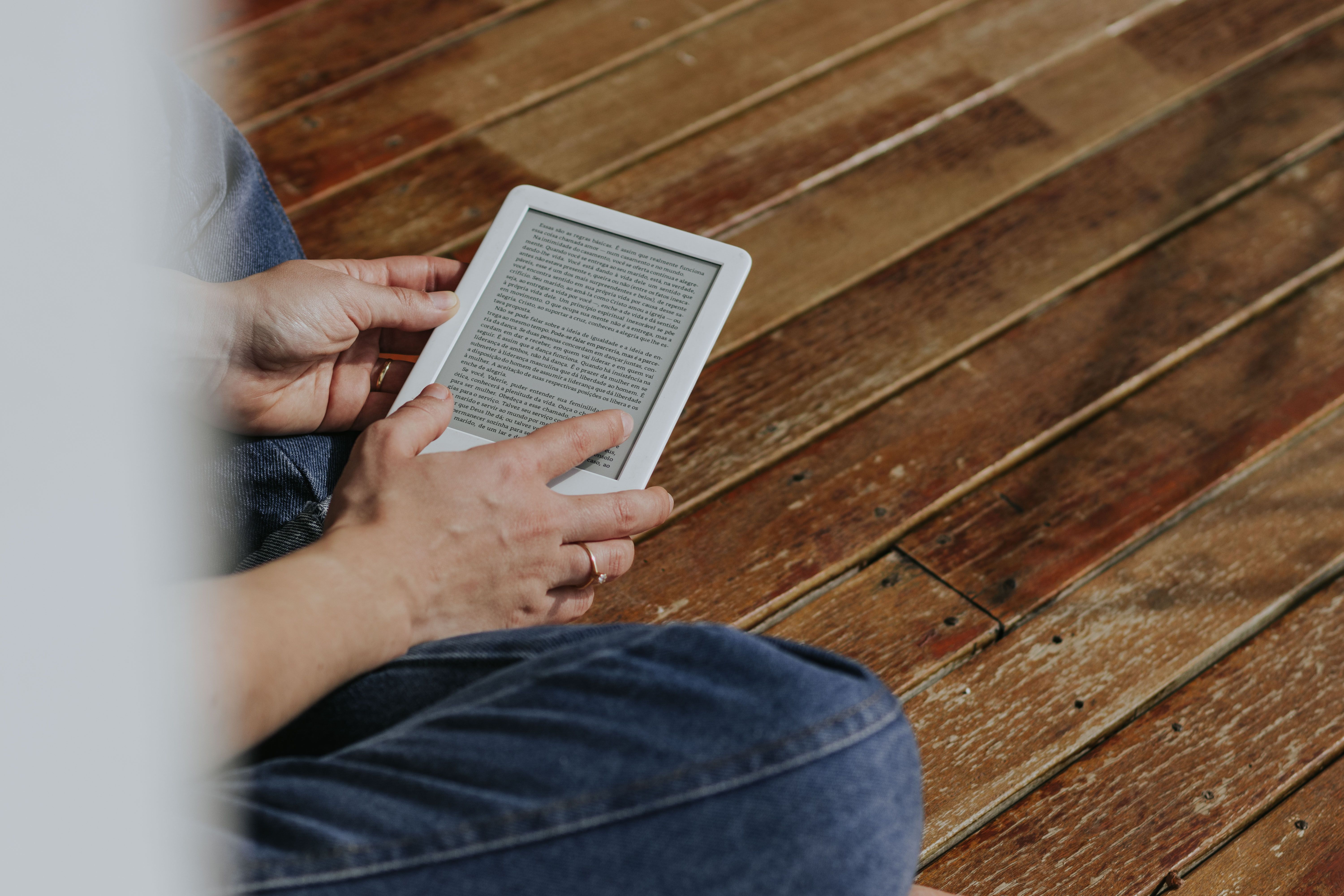 Từ những cuốn sách tranh đến ebook — hành trình đọc của tôi và khi nào nên chọn sách điện tử