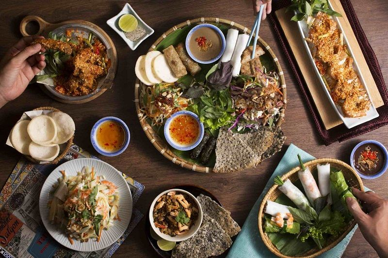 Những nẻo đường ẩm thực: Cuốn sách dạy bạn nhìn lại bữa ăn hằng ngày theo cách chưa từng nghĩ tới